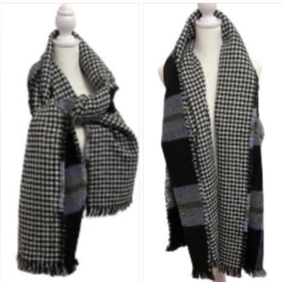 NWOT Tahari Acrylic Reversible Scarf OSFM - Picture 2 of 16